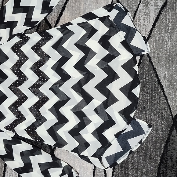 BUCKLE DAYTRIP SHEER STUDDED CHEVRON OPEN SLIT BACK BLOUSE SMALL - Picture 5 of 16